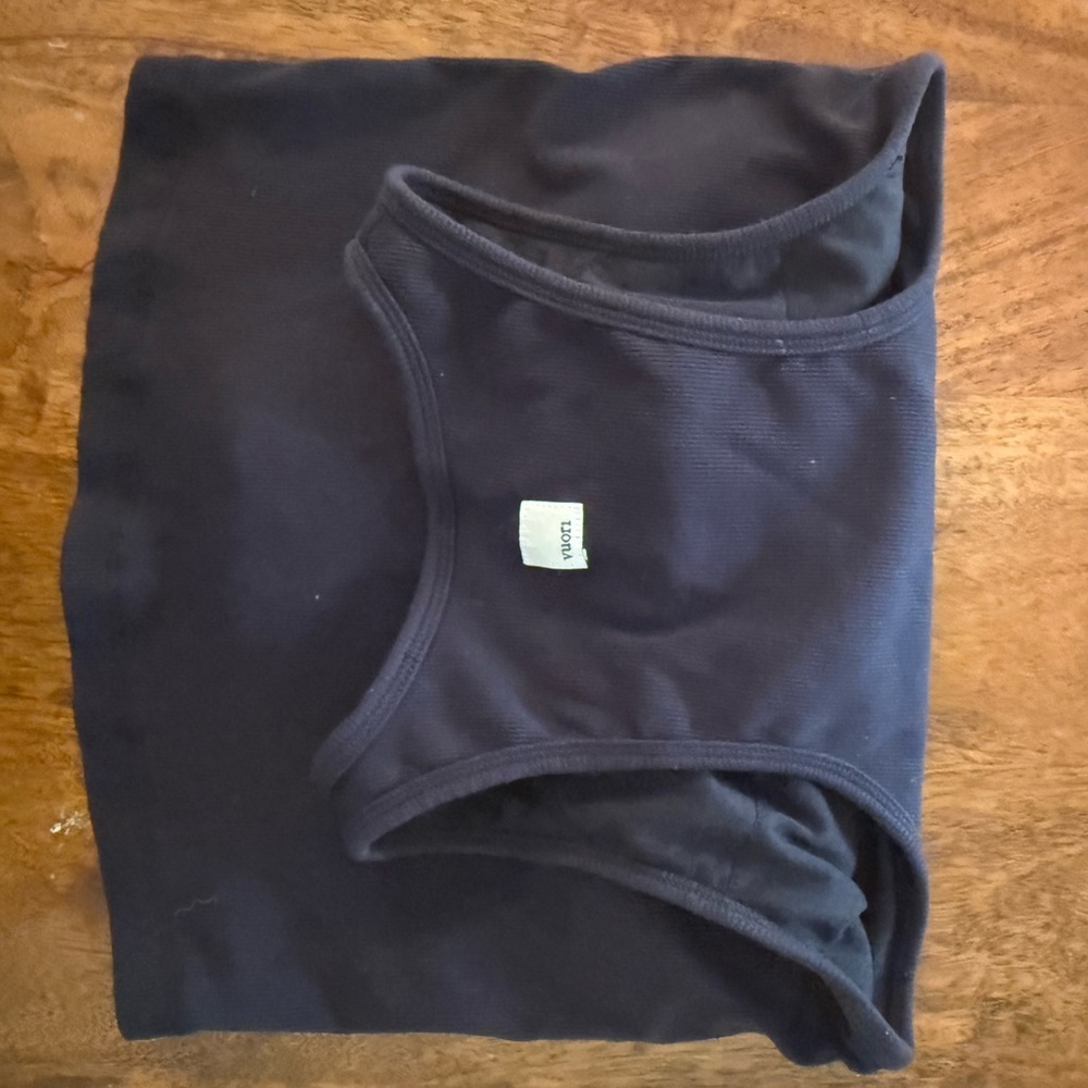 Vuori black ribbed Tank Top w/ built in bra